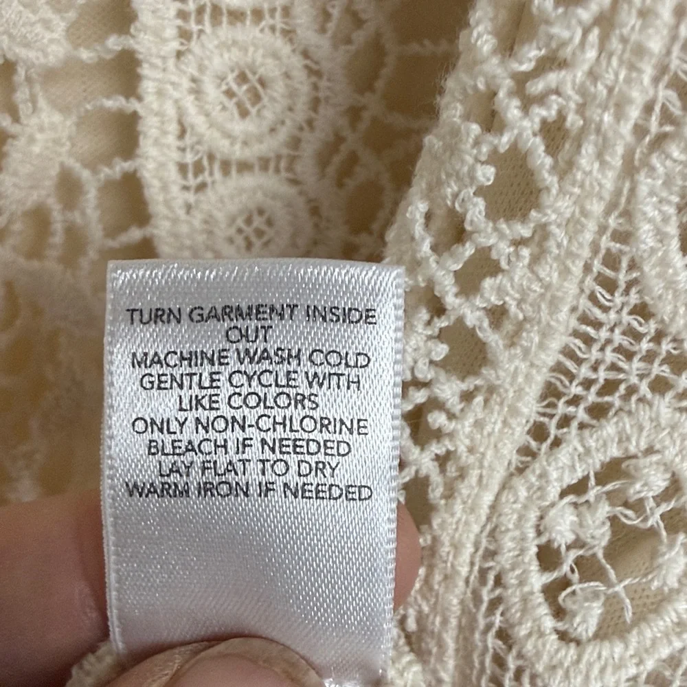 CHRISTOPHER & BANKS Crocheted Blouse w/Tank Lining. Cream